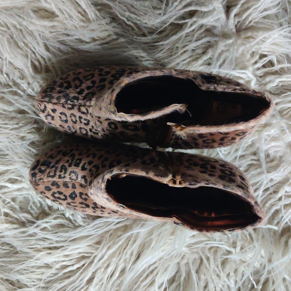 NWOT Deb animal print booties size 7 - Picture 2 of 5